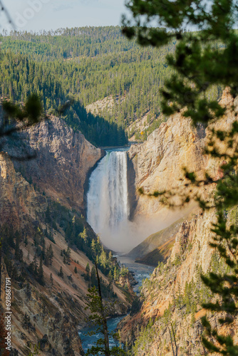 Tableau sur toile Canyon Village Lower Falls on the Yellowstone River at Artist point, Yellowstone
