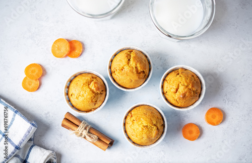 Carrot muffins with drink
