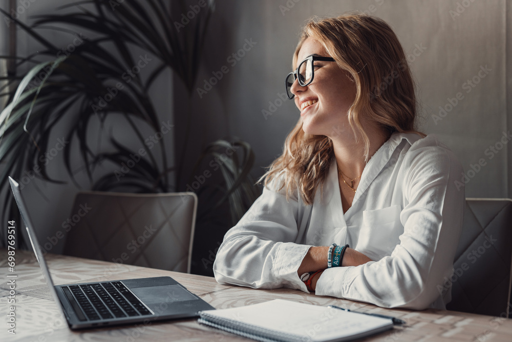 Smiling young caucasian business woman head shot portrait. Thoughtful millennial businesswoman looking away with pensive face, dreaming, thinking over project tasks, future lifestyle. - obrazy, fototapety, plakaty 