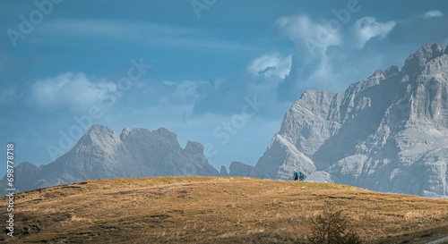 Obraz na płótnie Stunning Italian Dolomites in vibrant colors. Picturesque Alpine mountain range at summer time. w salonie