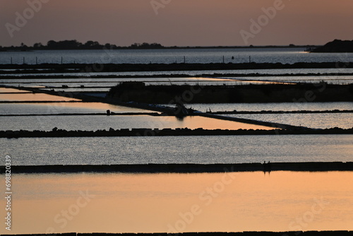 Tramonto infuocato  siciliano sulle saline di Trapani