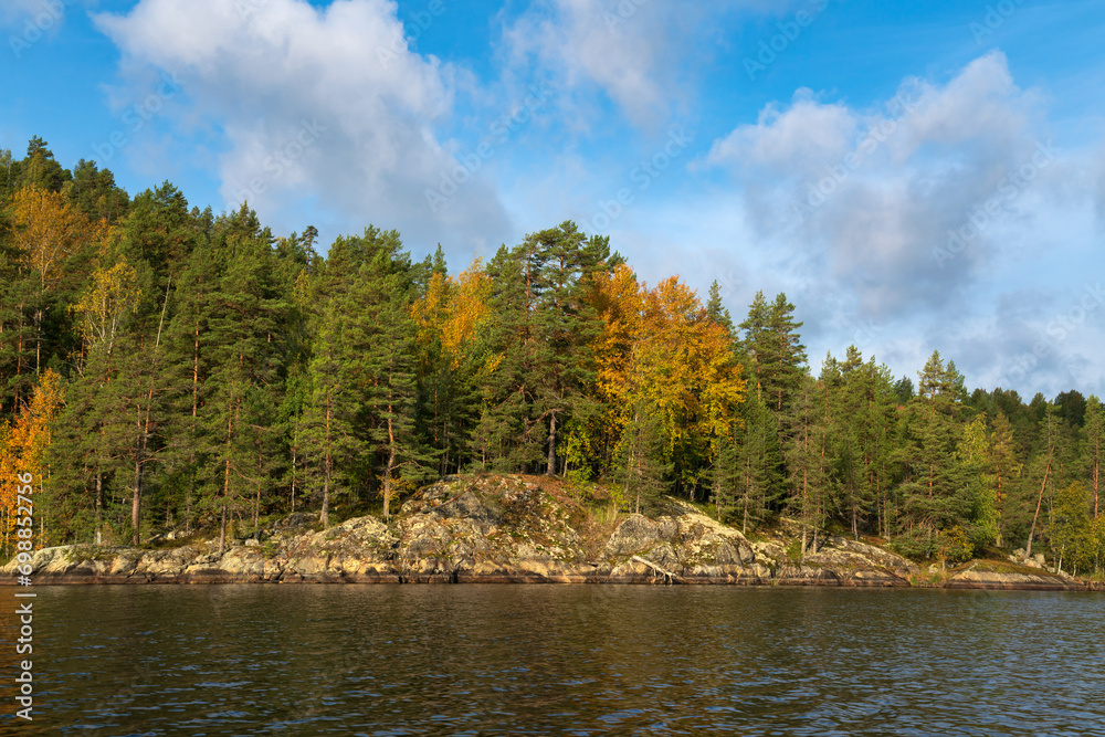 Obraz premium Lake Ladoga near the village Lumivaara on a sunny autumn day, Ladoga skerries, Lakhdenpokhya, Republic of Karelia, Russia