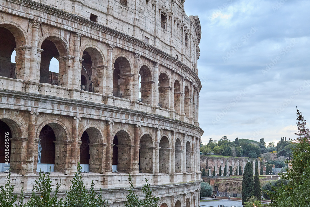 Obraz premium Exterior View of the Ancient Colosseum in Rome