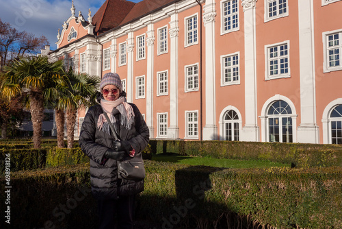 Valokuva Portrait of a mature woman in a jacket, hat and sunglasses in the park