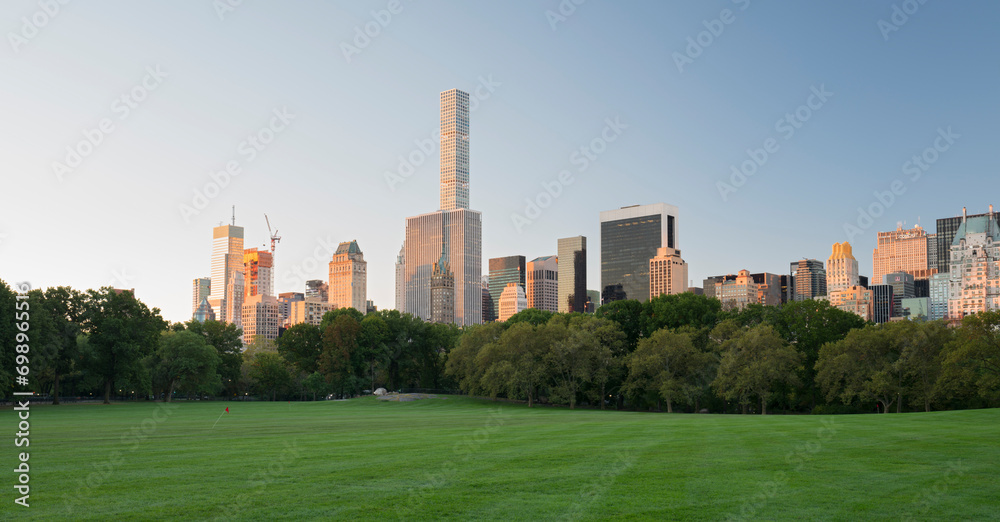 Hochhäuser am Central Park, Sheep Meadow, Manhatten, New York City, New York, USA