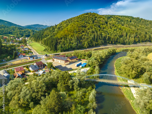 Fototapeta Naklejka Na Ścianę i Meble -  Lot nad Milikiem nad Popradem latem. Piękny, letni krajobraz.