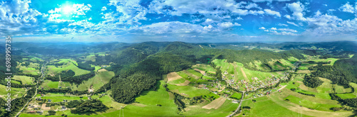 Fototapeta Naklejka Na Ścianę i Meble -  Lot nad Jastrzębikiem latem. Piękna, letnia panorama.