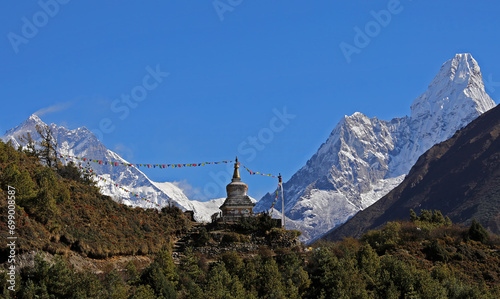 peaks in the himalayas seen en route to Everest Base Camp