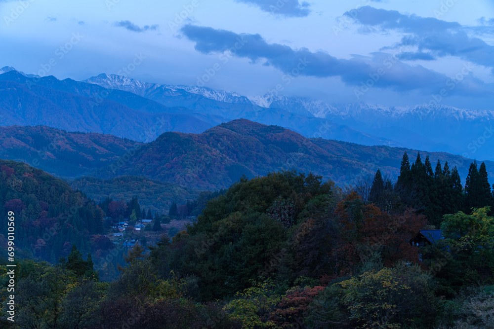Fototapeta premium 夜明けの後立山連峰