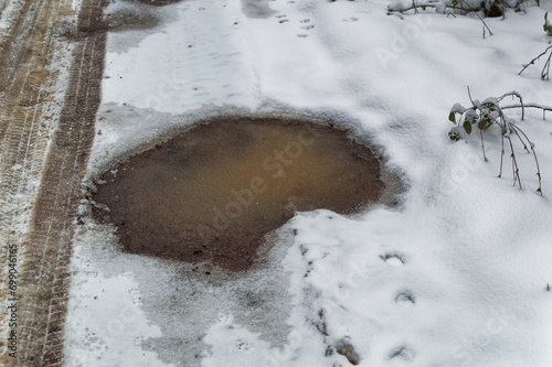 Obraz na płótnie Frozen water at road during cold winter day. w salonie