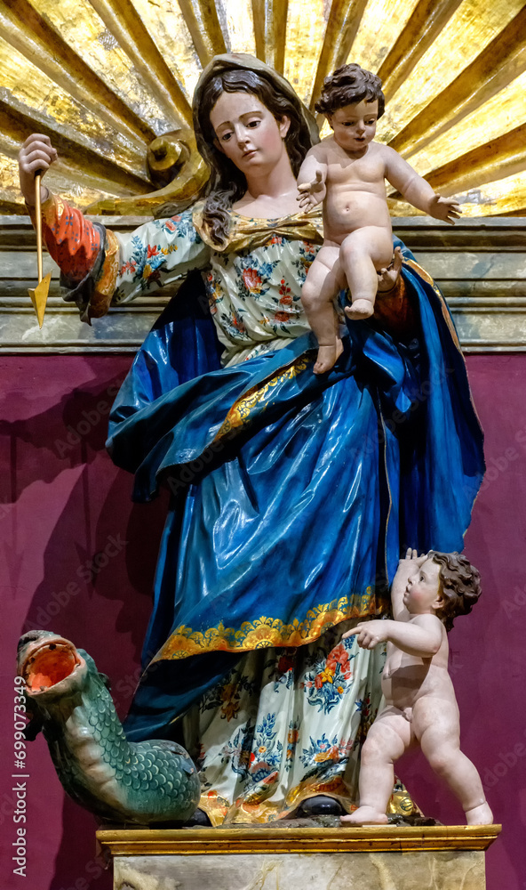 Virgen del Socorro  en el Ochavo o Relicario de la Iglesia de San Ildefonso (Jesuitas) en Toledo, España