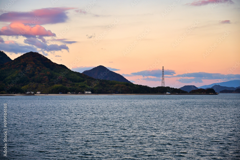 クルーズ船から望む夜明けの瀬戸内海／広島県尾道市