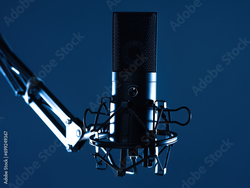 Condenser microphone on tri...