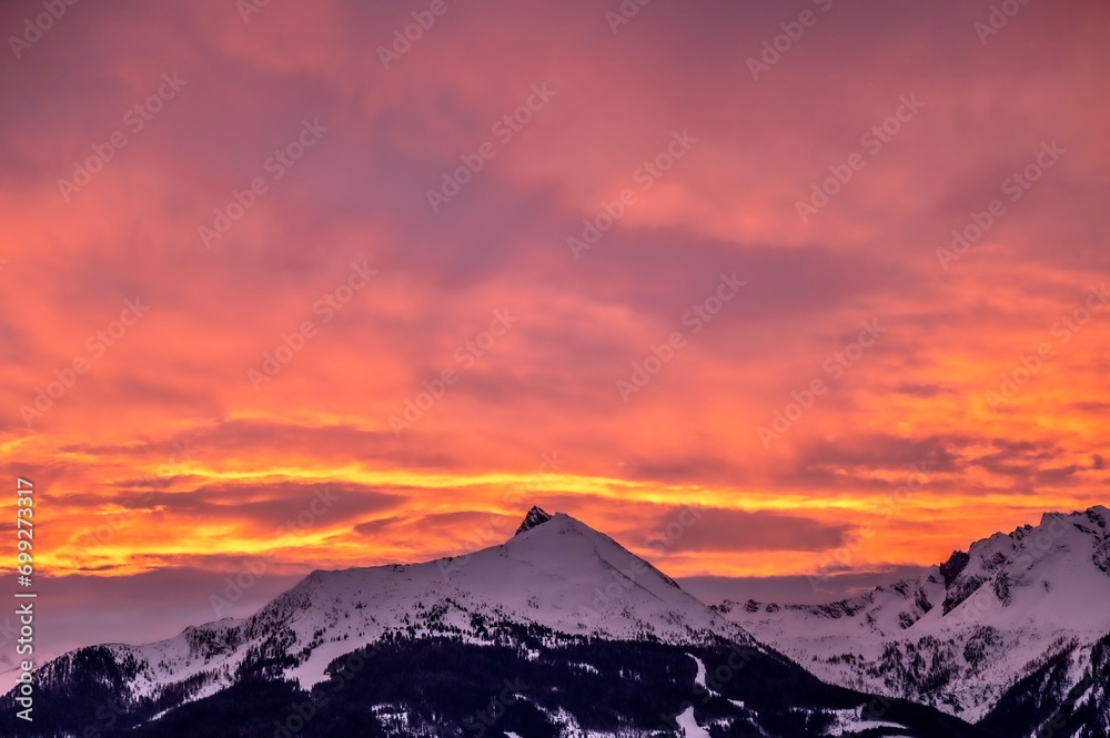 Morgenrot über den Österreichischen Alpen