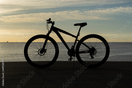 Bicicleta en amanecer