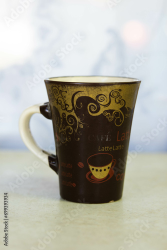 Golden Swirls on a Modern Espresso Cup – Elegant Cafe Style Drinkware