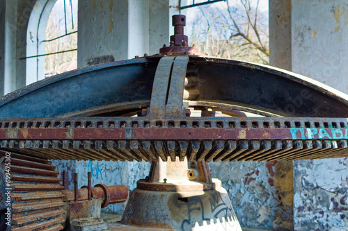 Obraz na płótnie Metal parts of old and abandoned hydro power plant facilities. w salonie