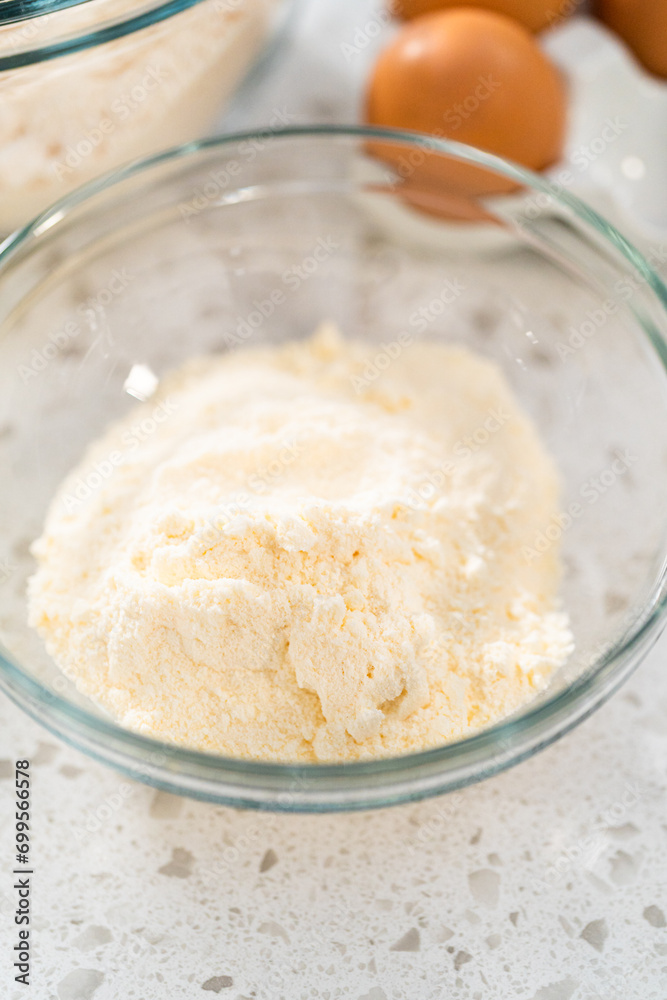 Simple vanilla bundt cake from box cake