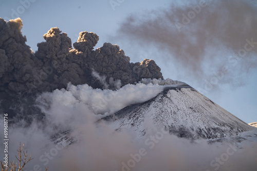 Obraz na płótnie Eruptive vent with lava emis at the top of the Etna volcano w salonie