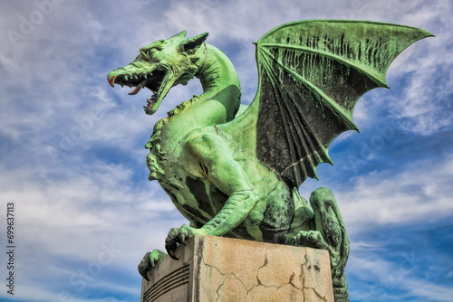 ljubljana, slowenien - drache auf der drachenbrücke vor blauem himmel photo