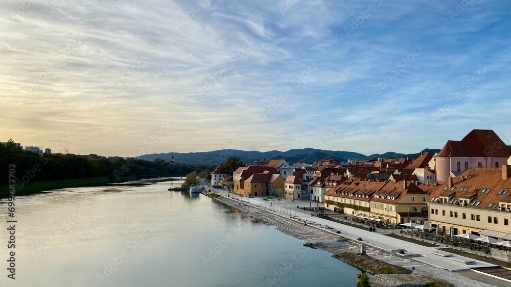 Obraz premium La belle Maribor en Slovénie au coucher du soleil