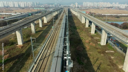 Korea's high-speed railway is passing the bridge, KTX