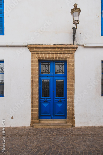 モロッコのエッサウィラで見つけたおしゃれな青い扉