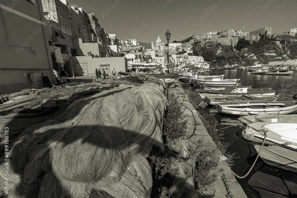 L'isola di Procida in provincia di Napoli. Il mare le case, i vicoli e il set del postino il film di Massimo Troisi