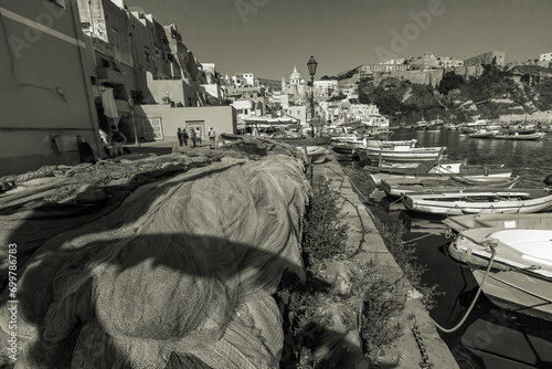 Obraz na płótnie L'isola di Procida in provincia di Napoli. Il mare le case, i vicoli e il set del postino il film di Massimo Troisi w salonie