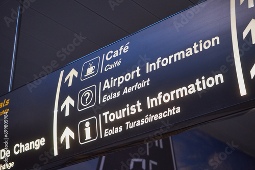 tablica informacyjna, lotnisko  photo