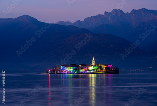 Isole Borromee illuminate e Stresa sul Lago Maggiore al tramonto photo