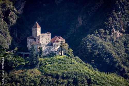 Schloss auf dem Weinberg, Südtirol bei Bozen