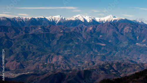  山梨百名山　冬の竜ヶ岳山頂から　南アルプスの絶景　 © DONDON2018