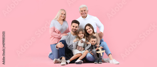 Portrait of big family on p...