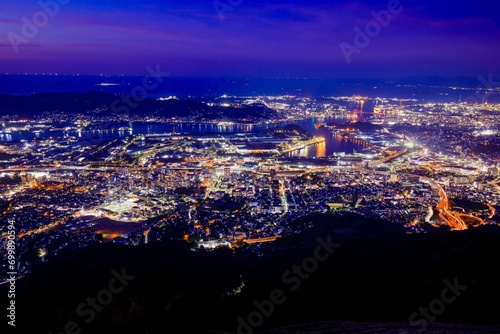 福岡県、皿倉山展望台から眺める北九州市の夜景（旧八幡製鉄所方面方面） © yako