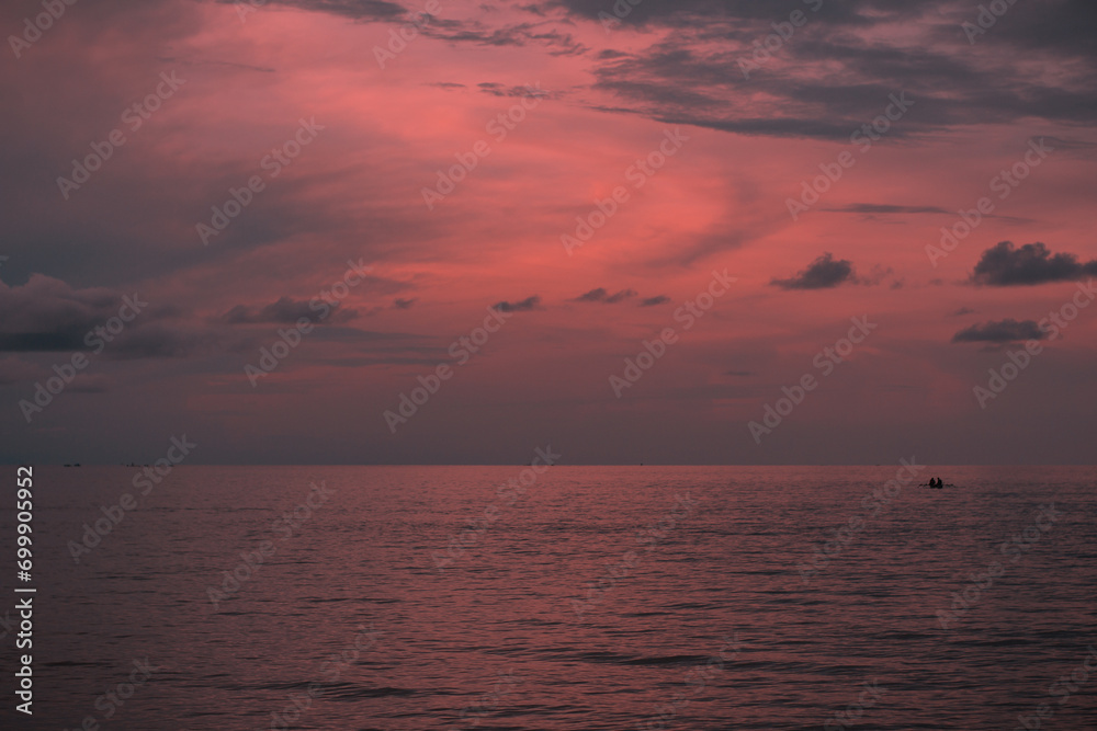 Fototapeta premium aesthethic sunset over the sea