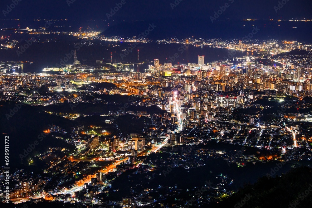 福岡県、皿倉山展望台から眺める北九州市の夜景（小倉、関門海峡方面）