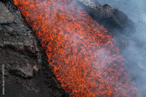 Obraz na płótnie Eruptive vent with lava emis at the top of the Etna volcano w salonie
