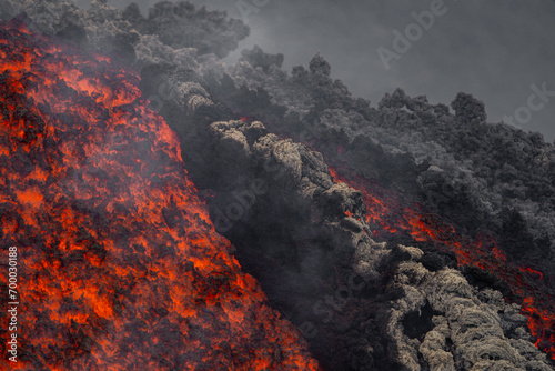 Obraz na płótnie Eruptive vent with lava emis at the top of the Etna volcano w salonie