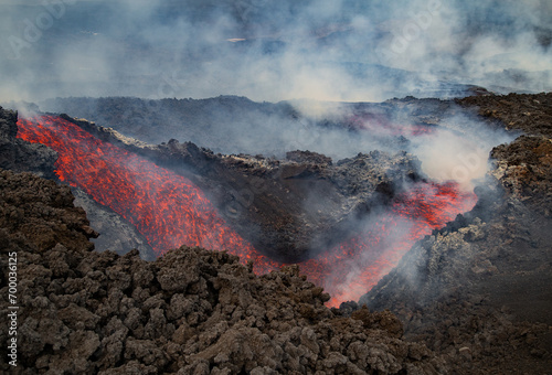 Obraz na płótnie Eruptive vent with lava emis at the top of the Etna volcano w salonie