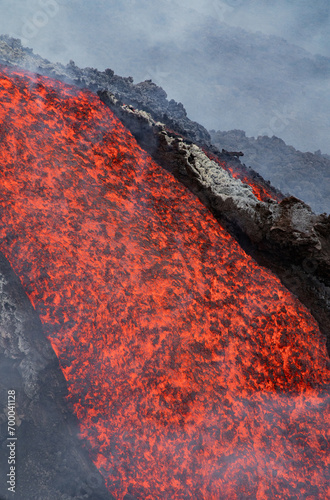 Obraz na płótnie Eruptive vent with lava emis at the top of the Etna volcano w salonie
