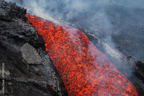 Obraz na płótnie Eruptive vent with lava emis at the top of the Etna volcano w salonie