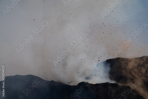 Obraz na płótnie Eruptive vent with lava emis at the top of the Etna volcano w salonie