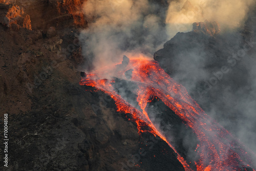 Obraz na płótnie Eruptive vent with lava emis at the top of the Etna volcano w salonie