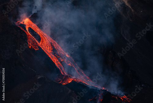 Obraz na płótnie Eruptive vent with lava emis at the top of the Etna volcano w salonie