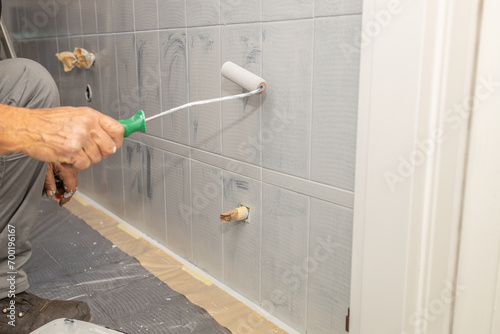 Fototapete Ritturare piastrelle con rullo