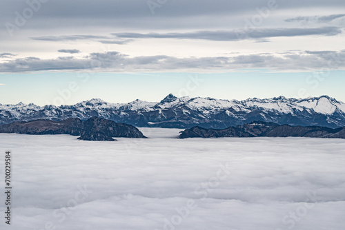 mare di nuvole sulle alpi