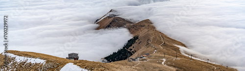 mare di nuvole sulle alpi