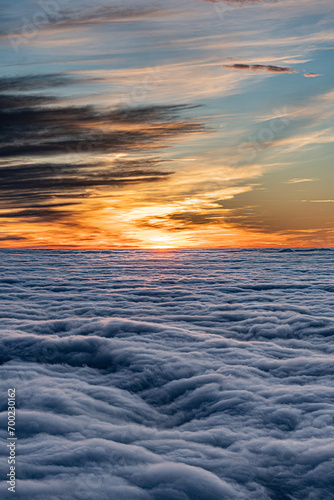 Tramonto sopra le nuvole