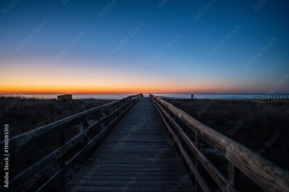 Sonnenaufgang am Meer in der Algarve